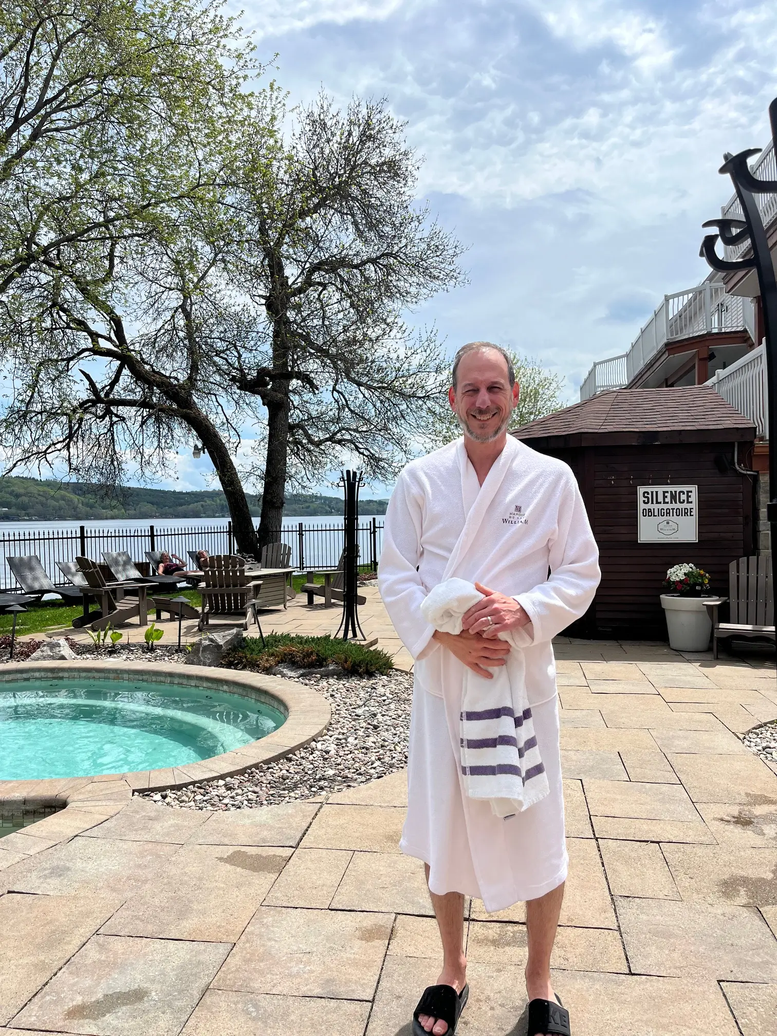 dominic dans lespace bains nordiuques au manoir du lac william dominic dans lespace bains nordiuques au manoir du lac william