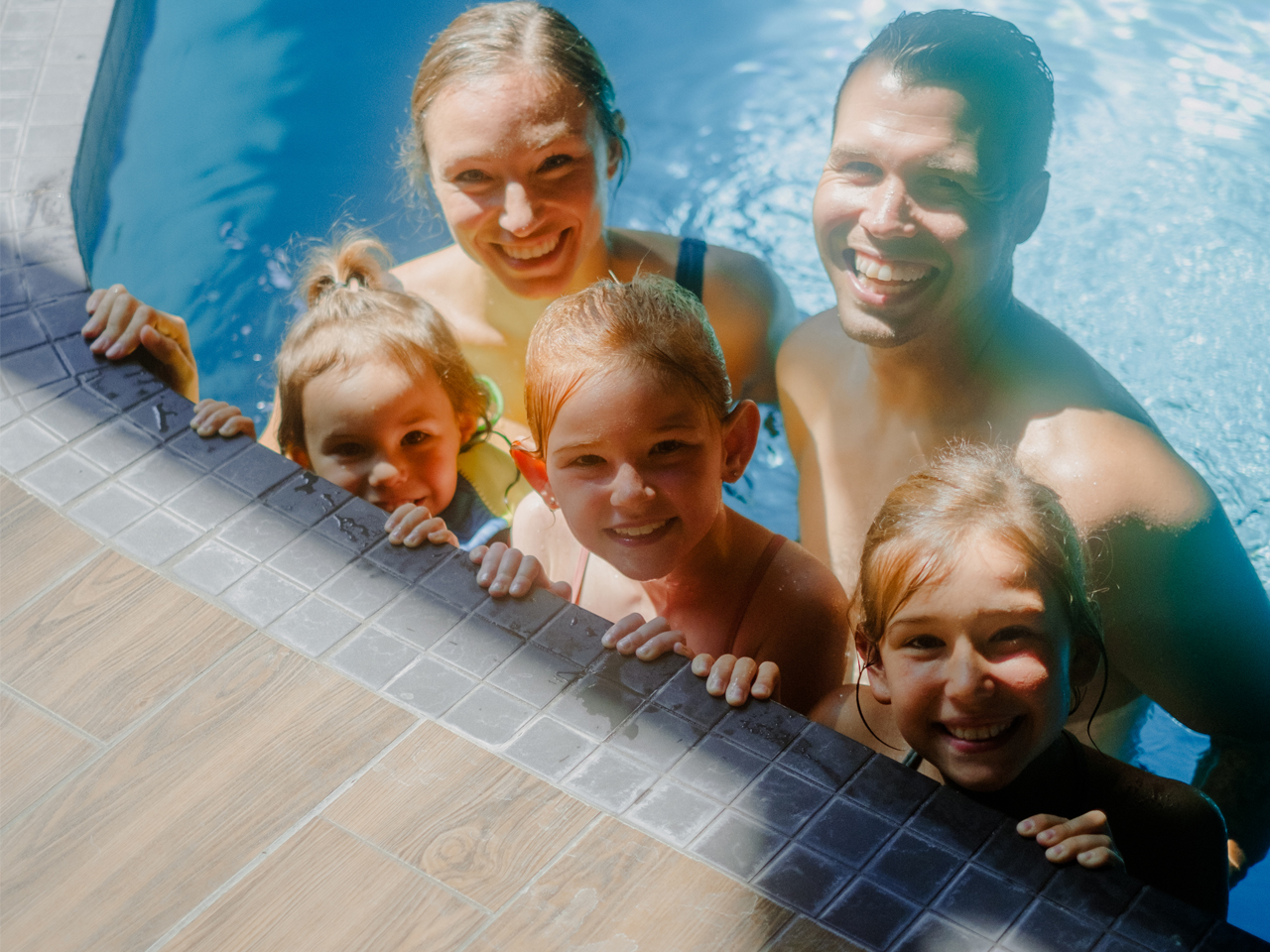 Forfait Semaine de relache Famille de 2 adultes et 3 enfant dans la piscine