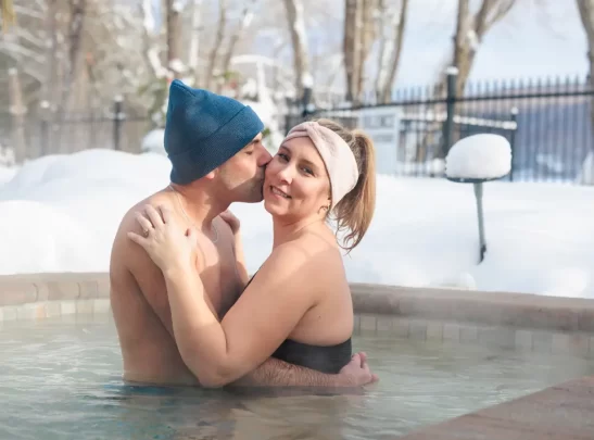 Couple Bains nordiques hiver couple bains nordiques hiver