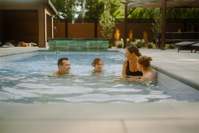 Piscine exterieure en famille Piscine exterieure en famille